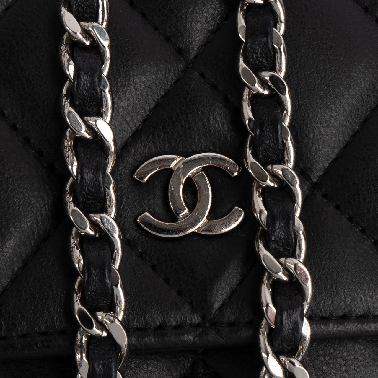 Chanel Chanel Quilted Lambskin Wallet on Chain Crossbody Bag Zwart