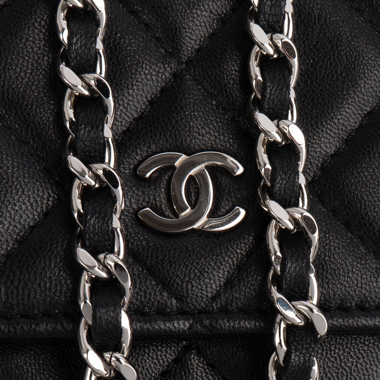 Chanel Quilted Lambskin Wallet on Chain Crossbody Bag Zwart