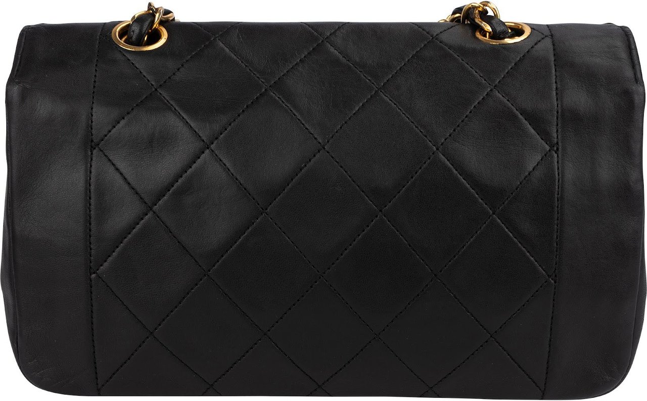 Chanel Chanel Quilted Lambskin 24K Gold Single Flap Crossbody Bag Zwart