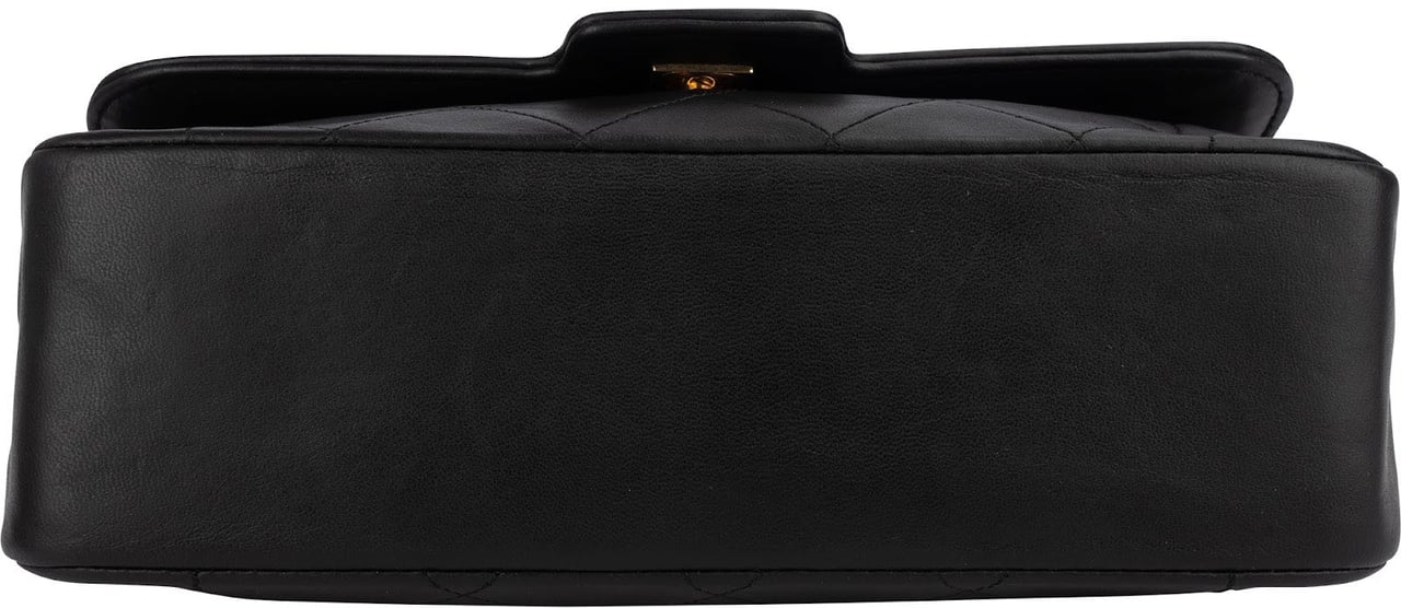 Chanel Chanel Quilted Lambskin 24K Gold Single Flap Crossbody Bag Zwart