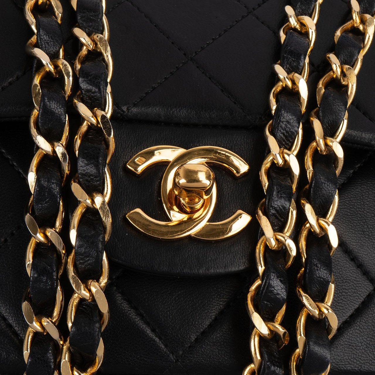 Chanel Chanel Quilted Lambskin 24K Gold Small Double Flap Shoulder Bag Zwart