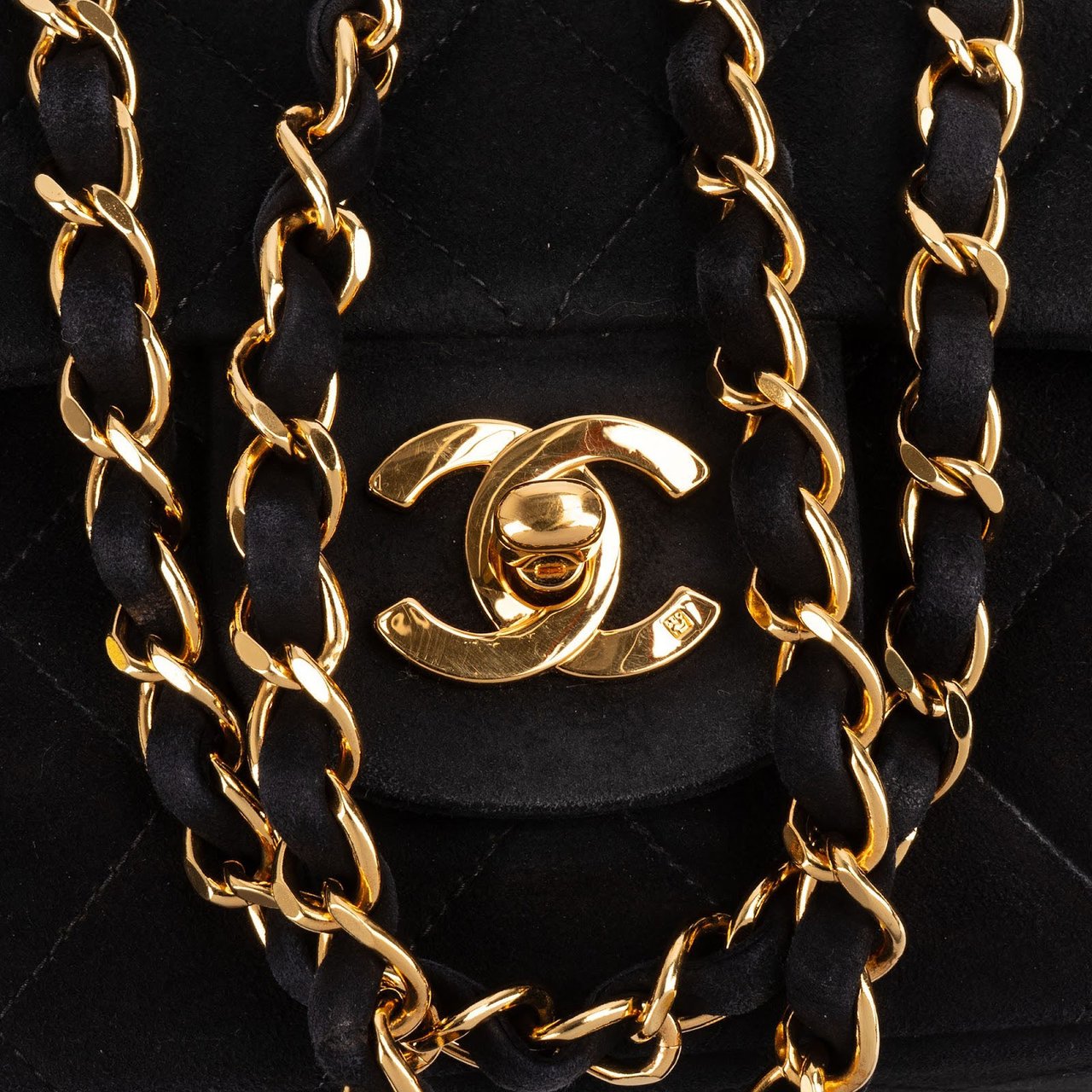 Chanel Chanel Quilted Suede 24K Gold Medium Double Flap Shoulder Bag Zwart