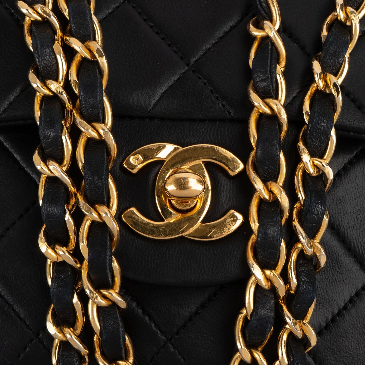 Chanel Chanel Quilted Lambskin 24K Gold Small Double Flap Shoulder Bag Zwart