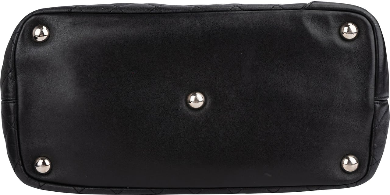 Chanel Quilted Lambskin Cambon Ligne Jumbo Tote Shoulder Bag Zwart