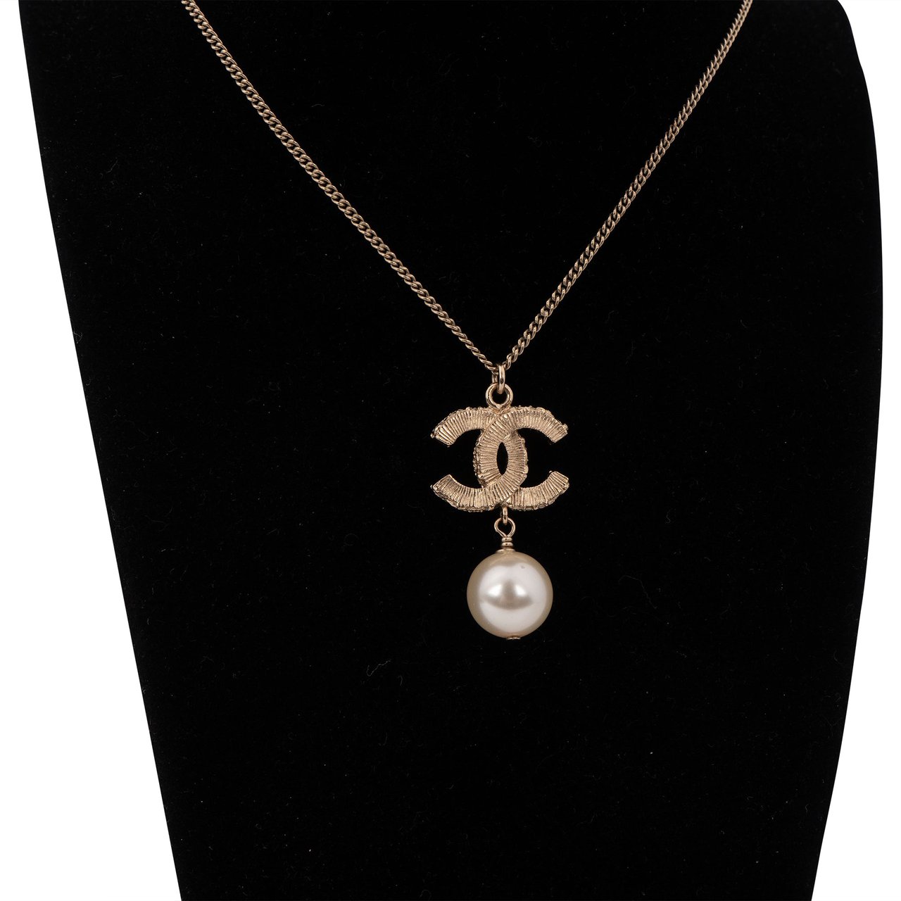 Chanel Chanel Silver CC Pearl Necklace Divers