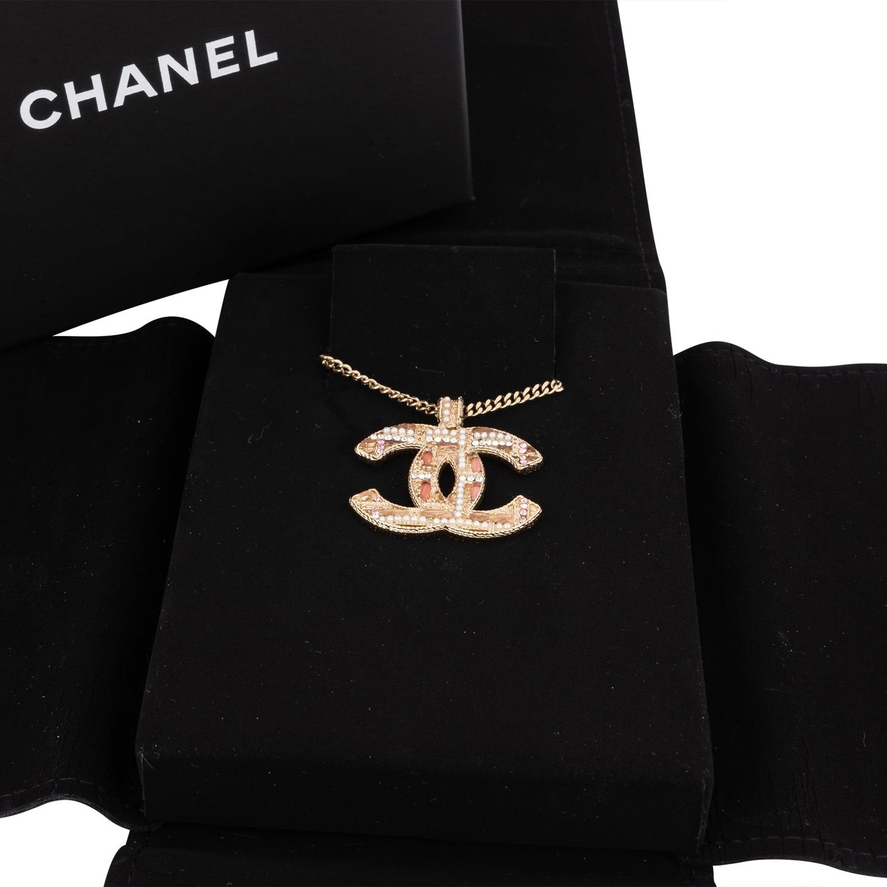 Chanel Chanel Pearl Ornaments CC Necklace Divers