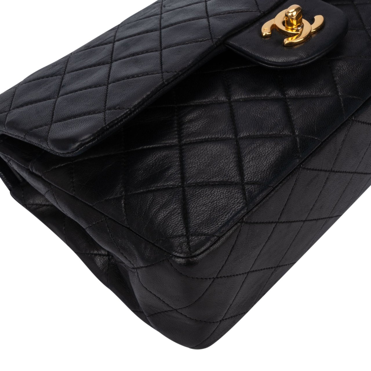 Chanel Chanel Quilted Lambskin 24K Gold Medium Double Flap Crossbody Bag Zwart