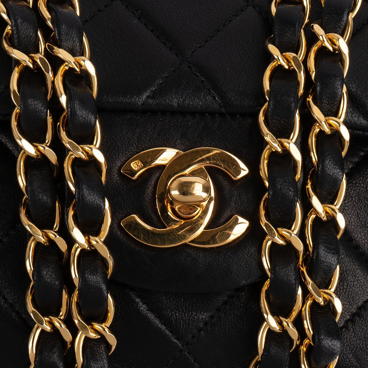 Chanel Chanel Quilted Lambskin 24K Gold Small Double Flap Shoulder Bag Zwart