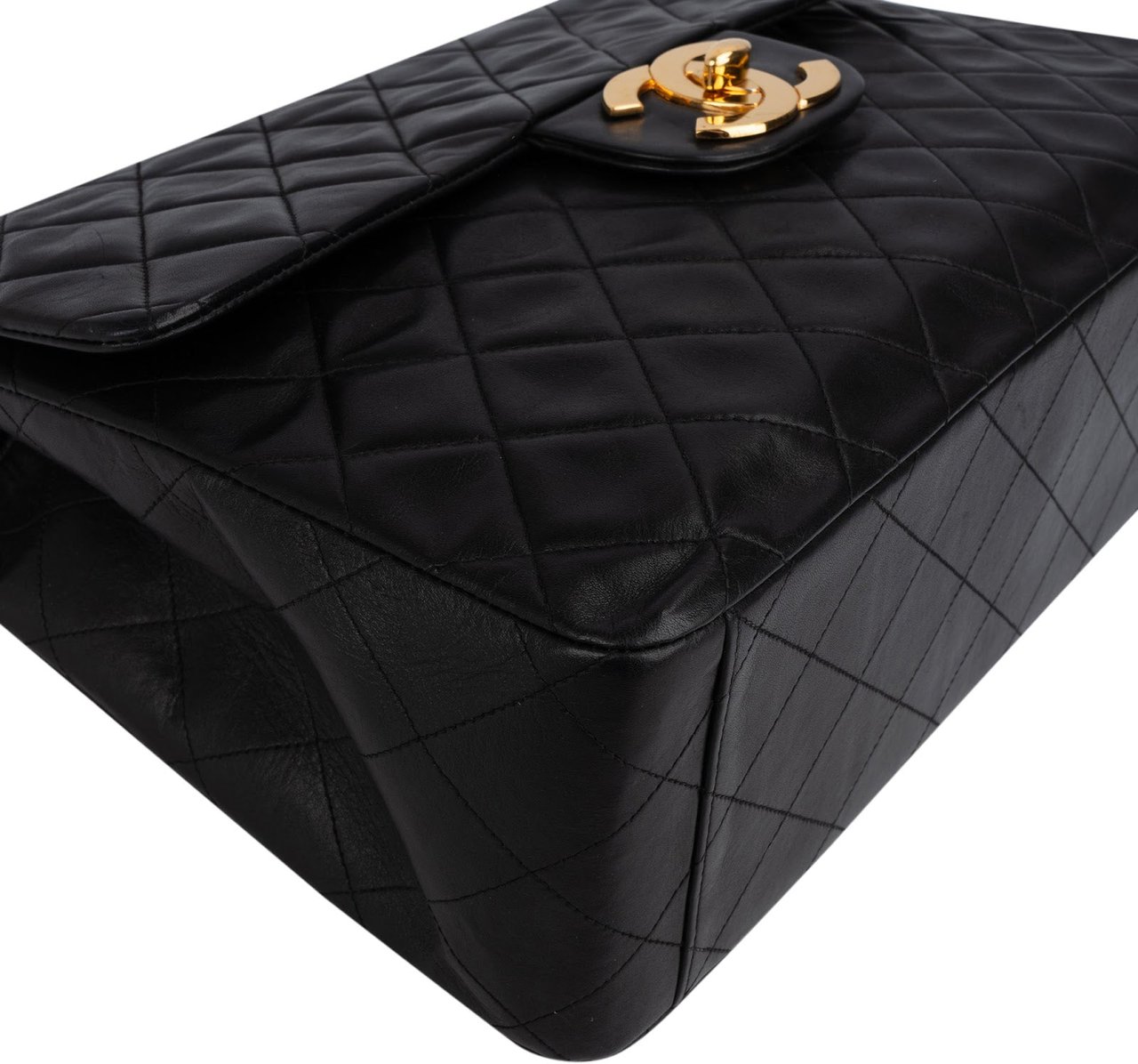 Chanel Quilted Lambskin 24K Gold Maxi Single Flap Crossbody Bag Zwart