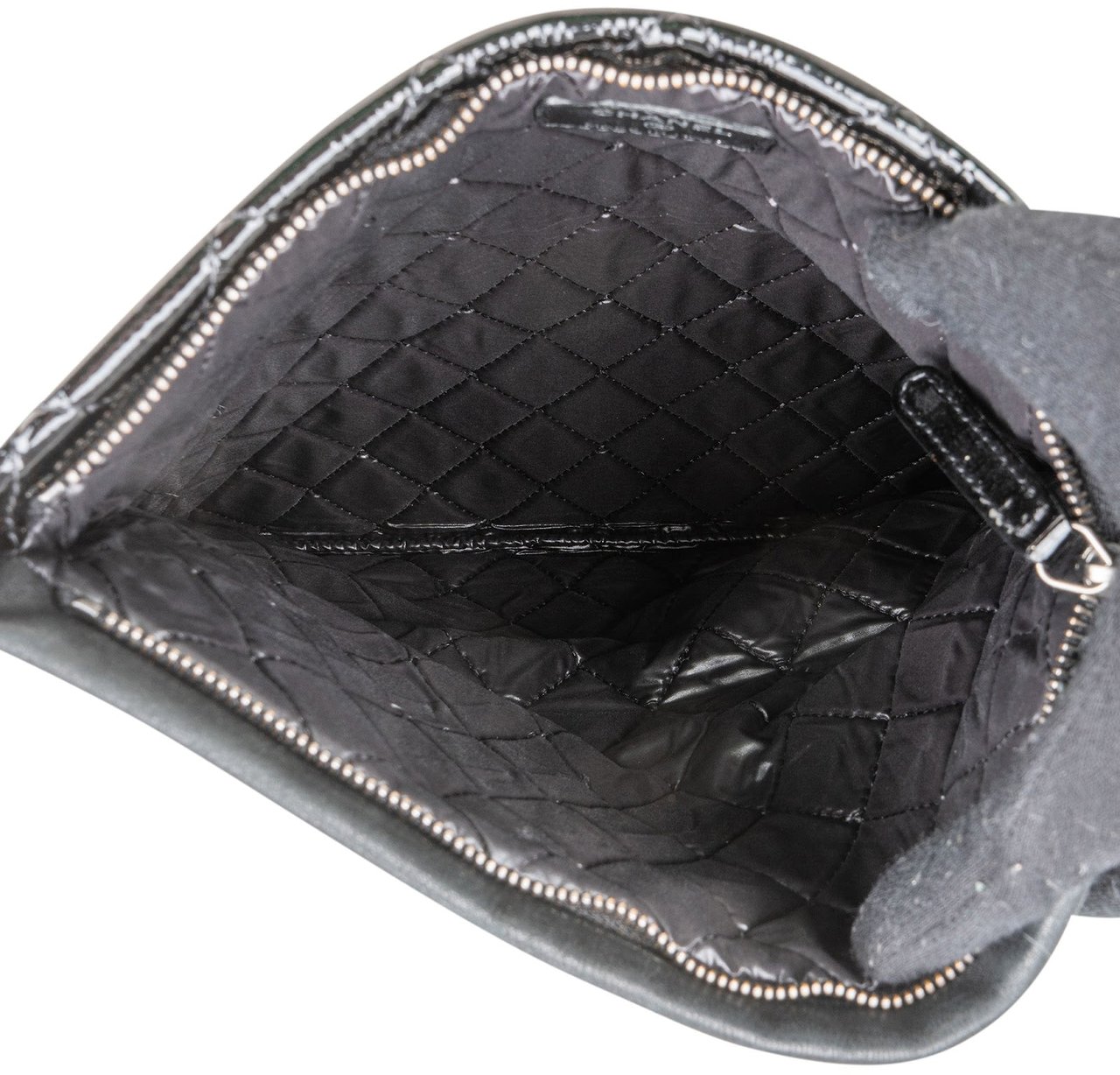 Chanel Chanel Quilted Patent Leather Fold-Over CC Clutch Bag Zwart