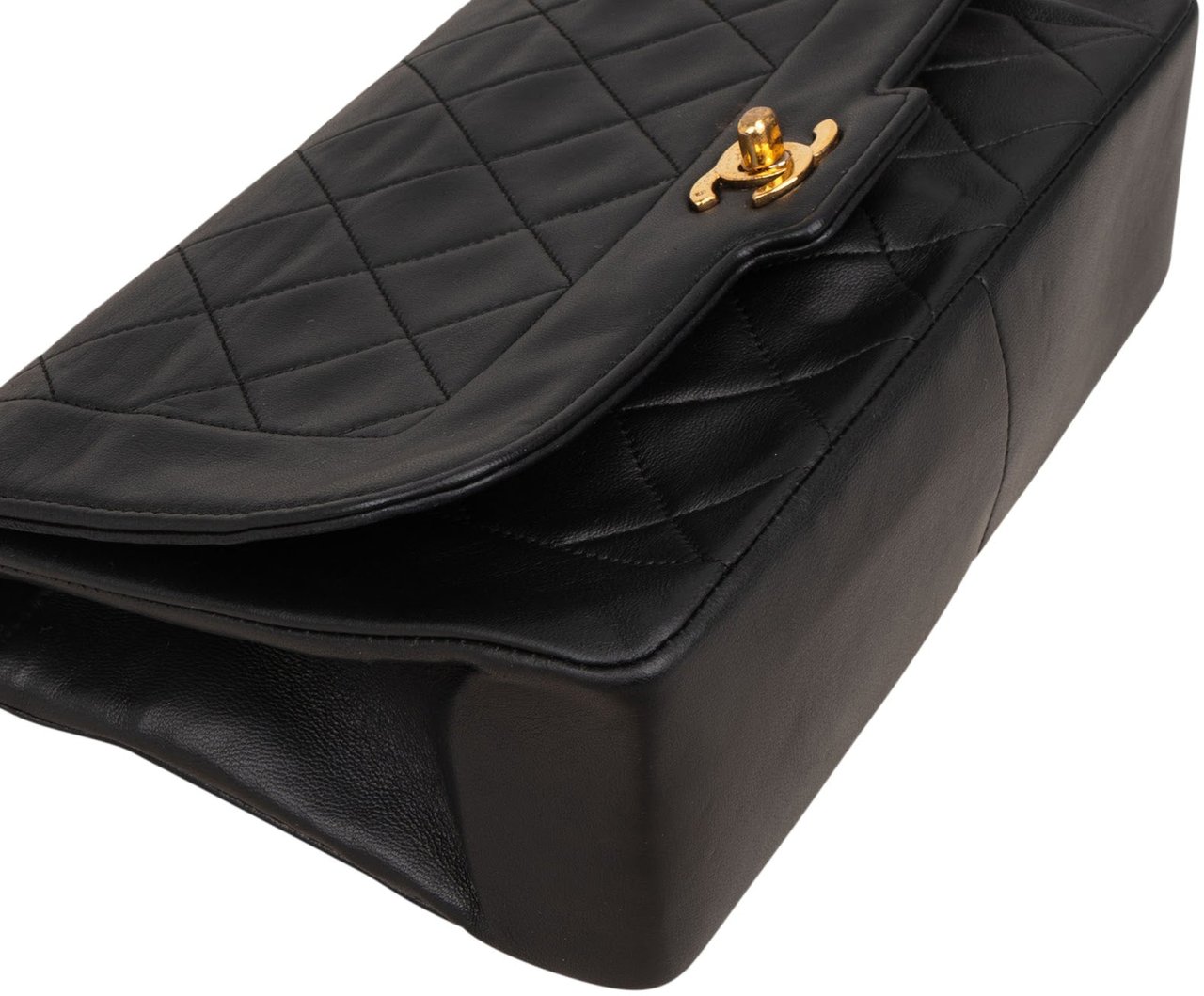 Chanel Quilted Lambskin 24K Gold Single Flap Crossbody Bag Zwart