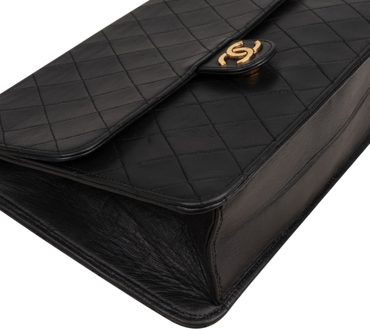 Chanel Quilted Lambskin 24K Gold Single Flap Shoulder Bag Zwart