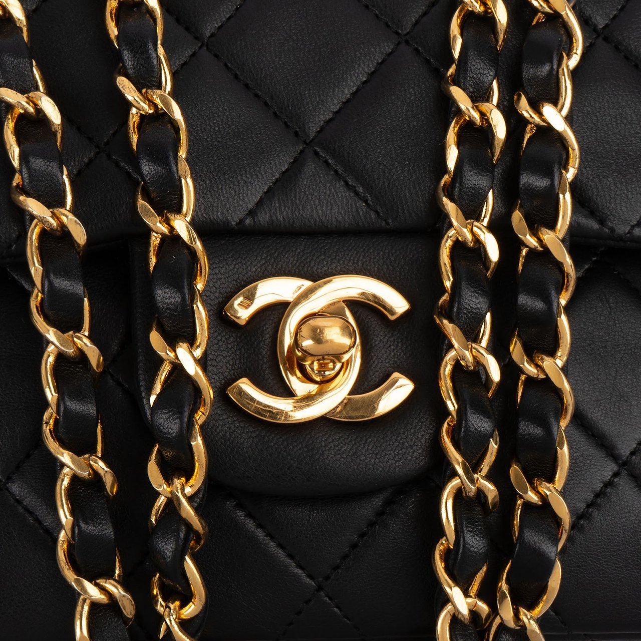 Chanel Quilted Lambskin 24K Gold Small Double Flap Shoulder Bag Zwart