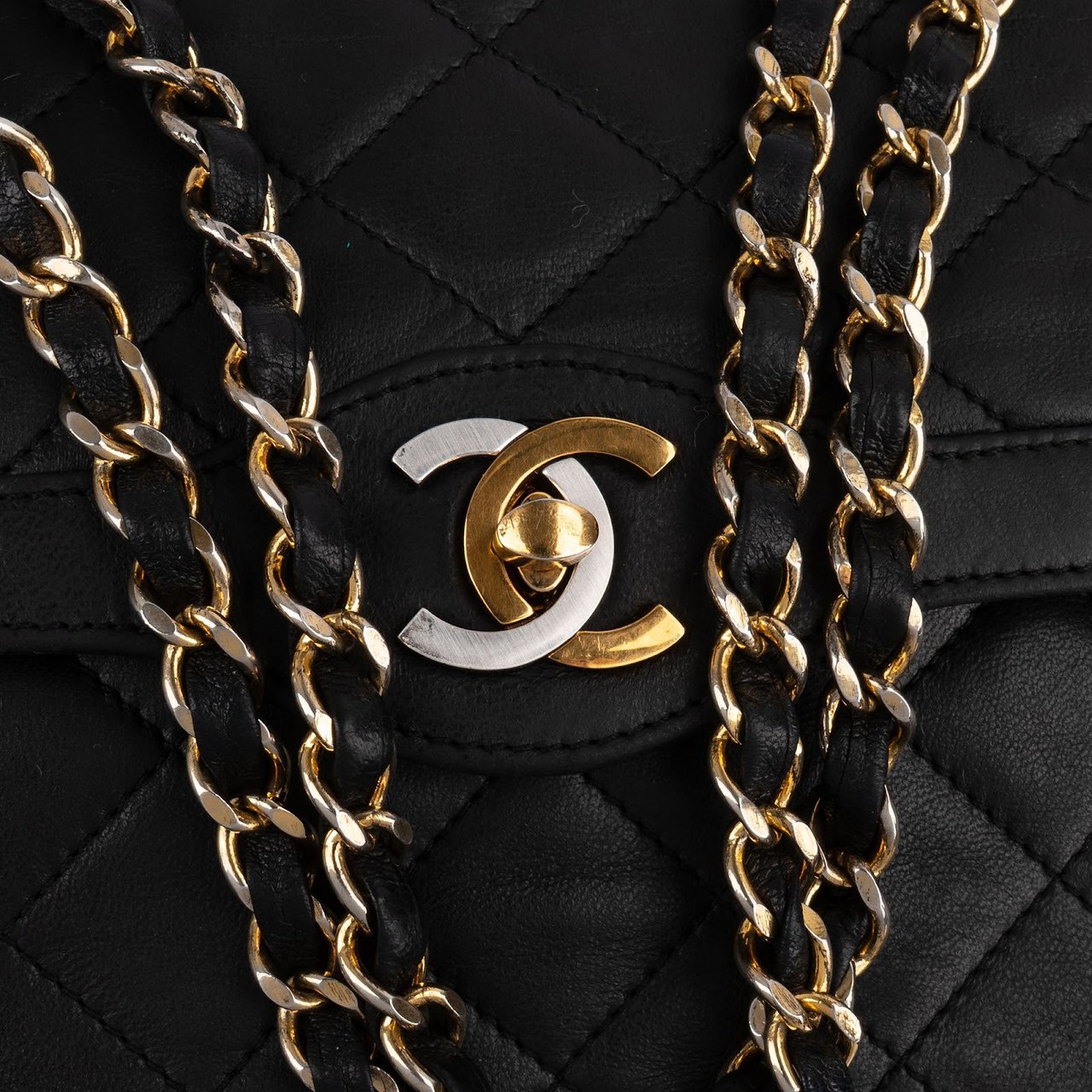Chanel Quilted Lambskin Bicolor Double Flap Shoulder Bag Zwart