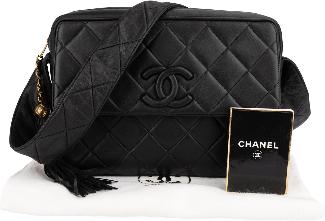Chanel Quilted Lambskin Tassel Camera Crossbody Bag Zwart