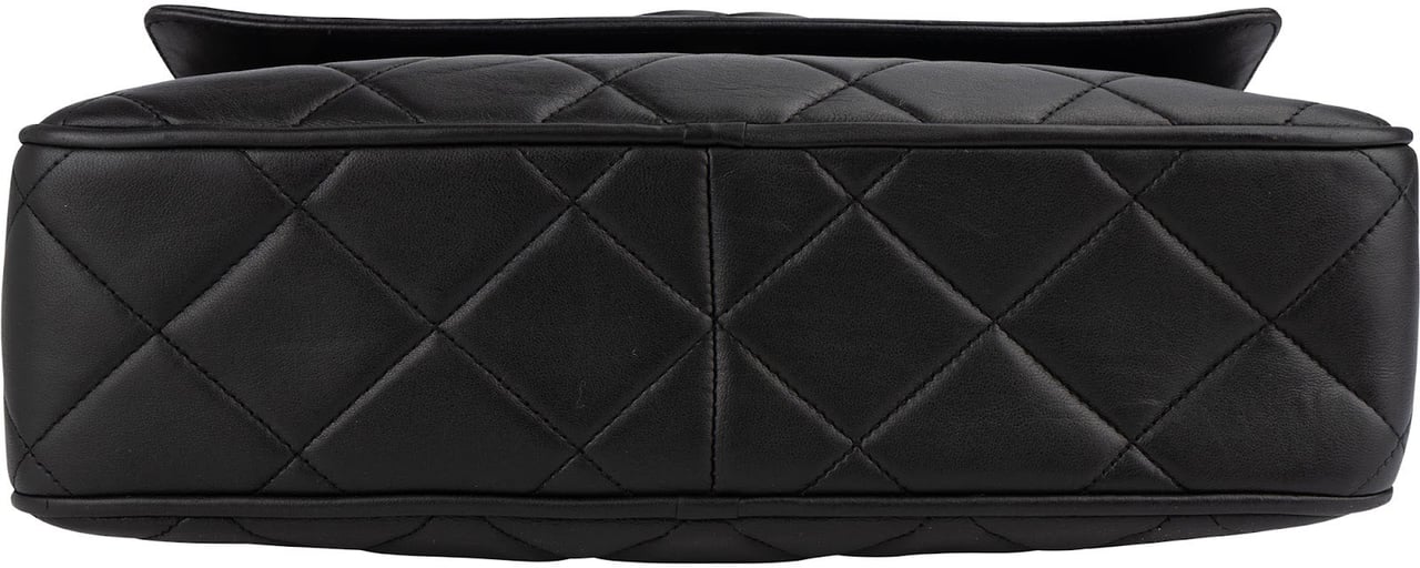 Chanel Quilted Lambskin Tassel Camera Crossbody Bag Zwart