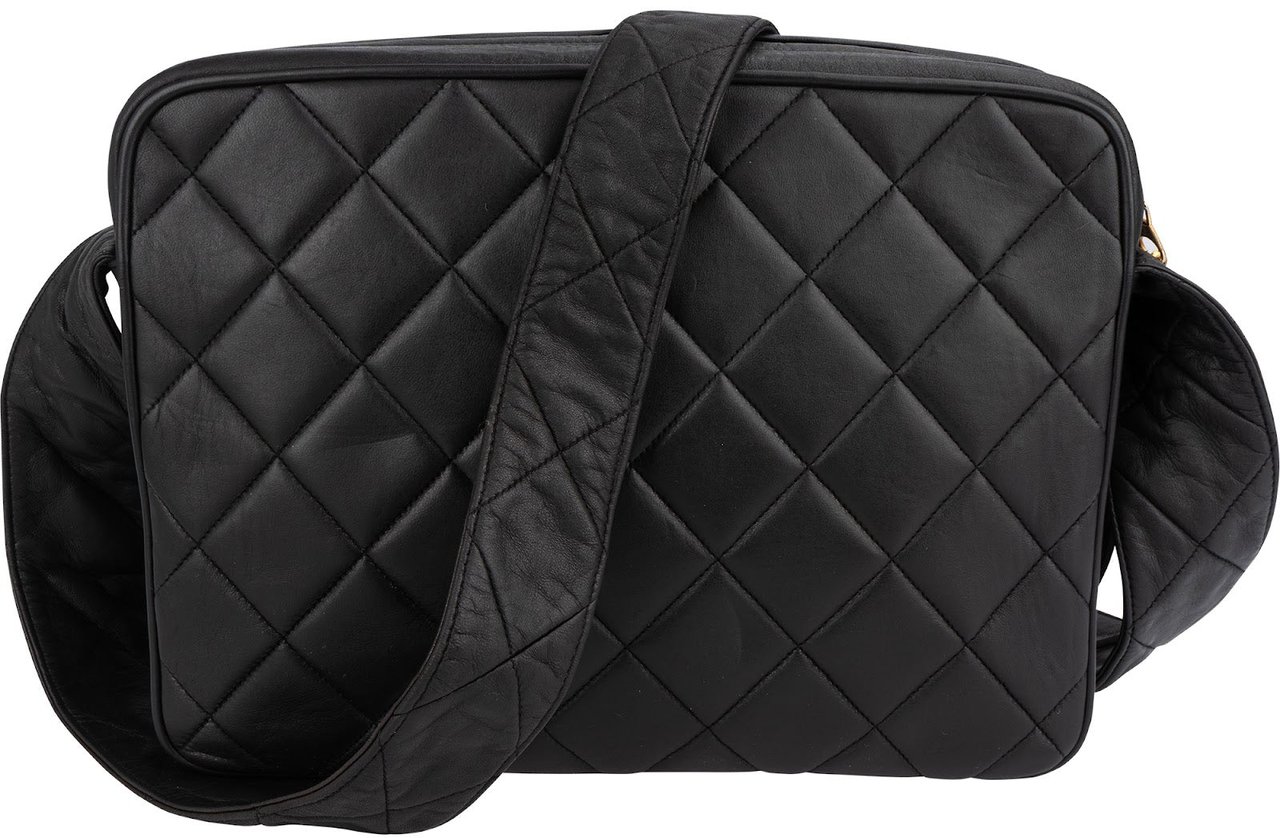 Chanel Quilted Lambskin Tassel Camera Crossbody Bag Zwart