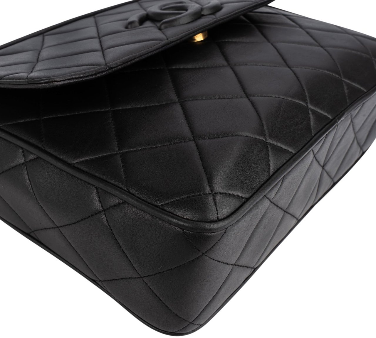 Chanel Quilted Lambskin Tassel Camera Crossbody Bag Zwart
