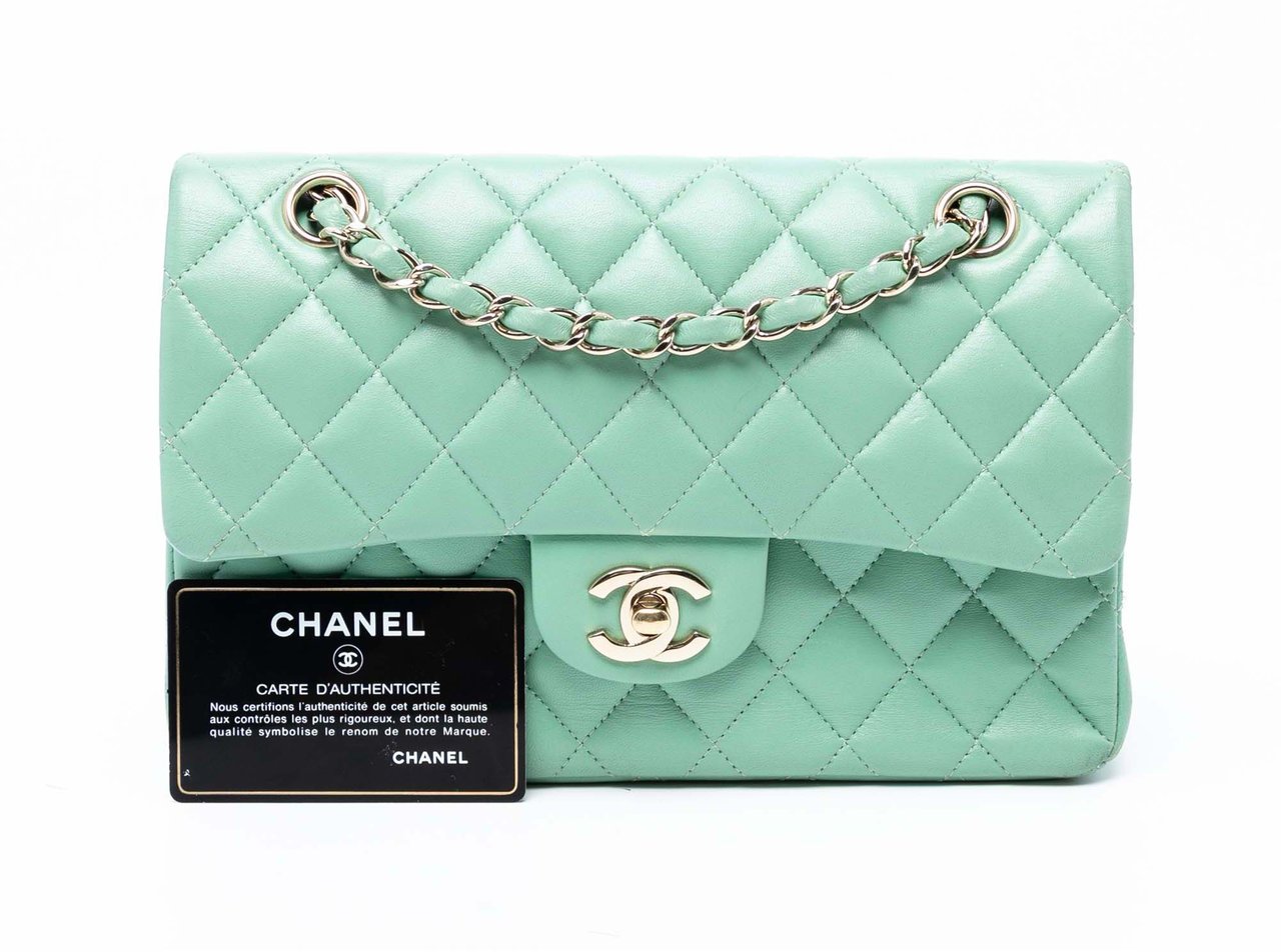 Chanel Small Classic Lambskin Double Flap Groen