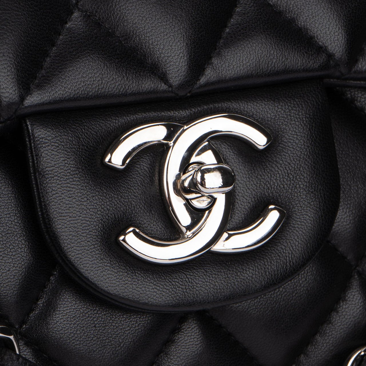 Chanel Chanel Quilted Lambskin Palladium Maxi Double Flap Crossbody bag Divers