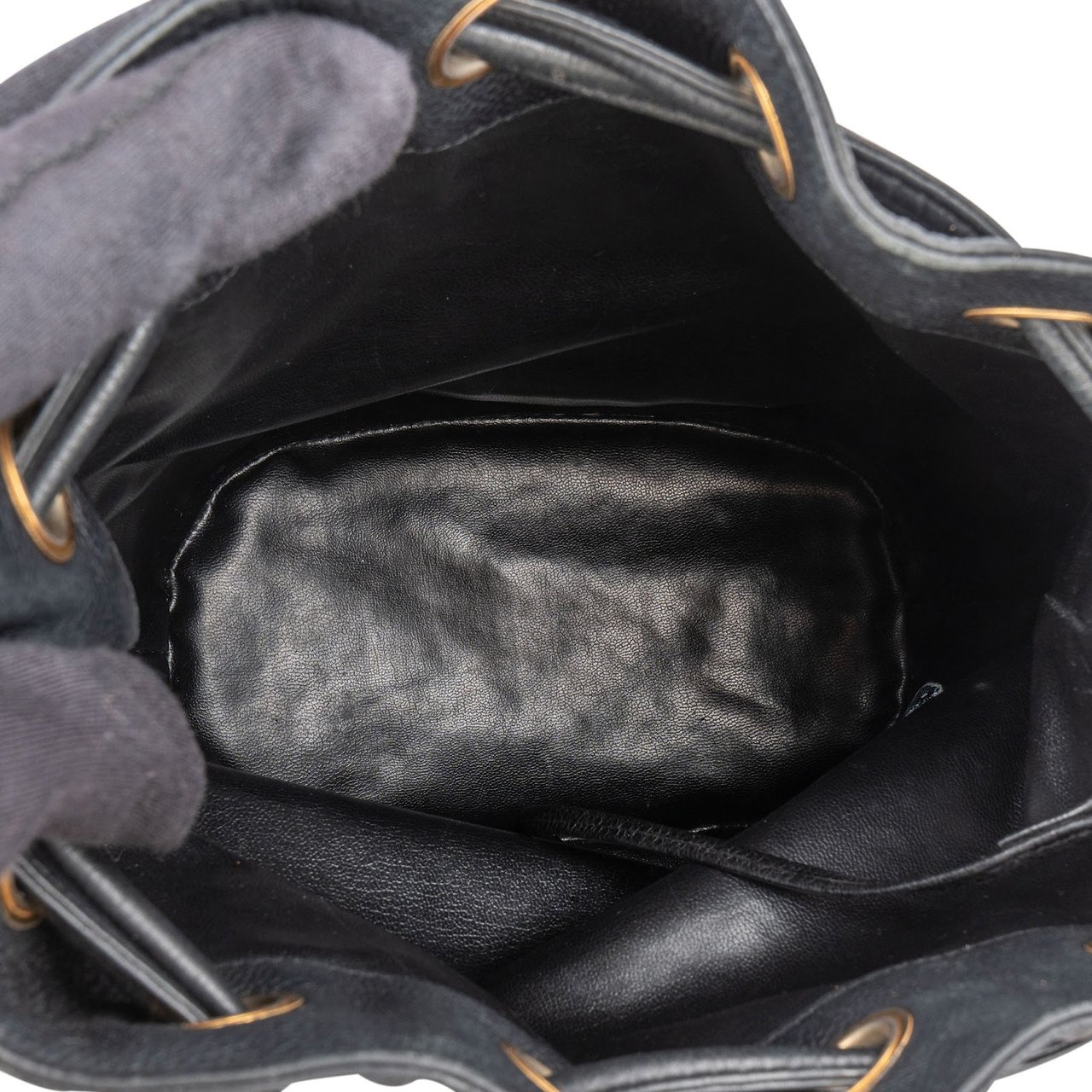Chanel Caviar Leather CC Drawstring Bucket Crossbody Bag Zwart