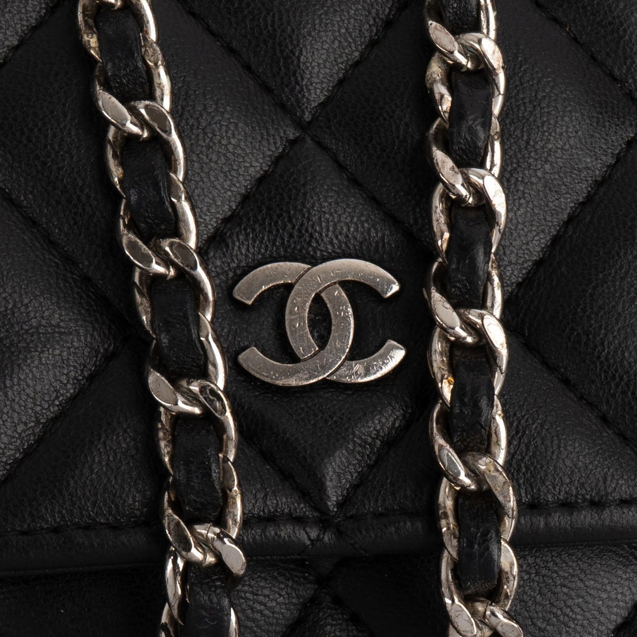Chanel Quilted Lambskin Wallet on Chain Crossbody Bag Zwart