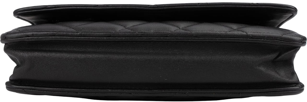 Chanel Quilted Lambskin Wallet on Chain Crossbody Bag Zwart