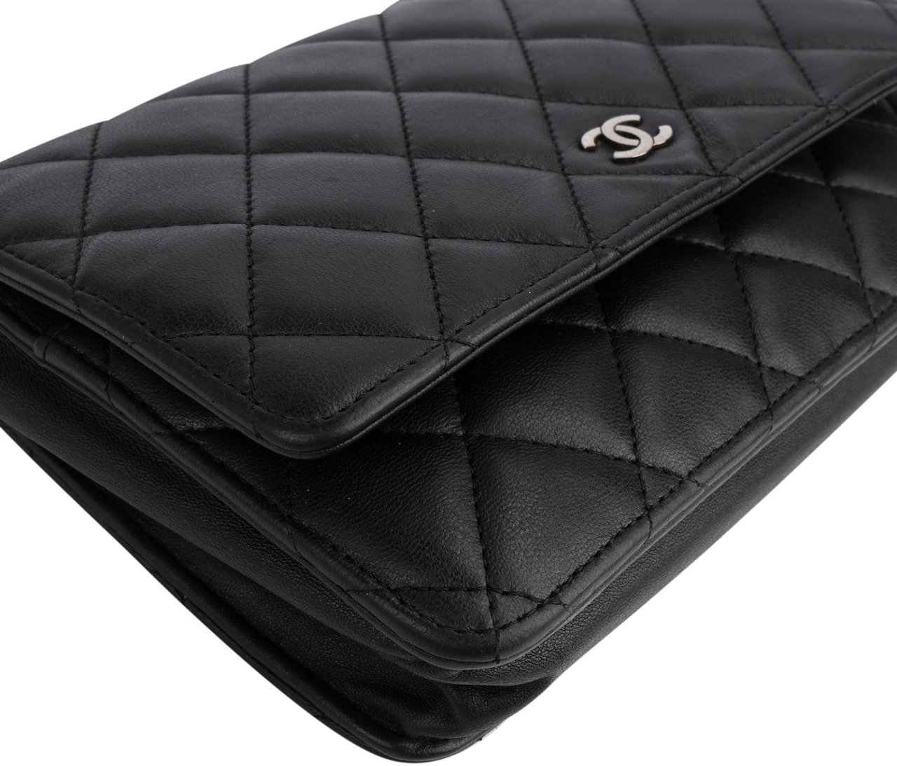 Chanel Quilted Lambskin Wallet on Chain Crossbody Bag Zwart