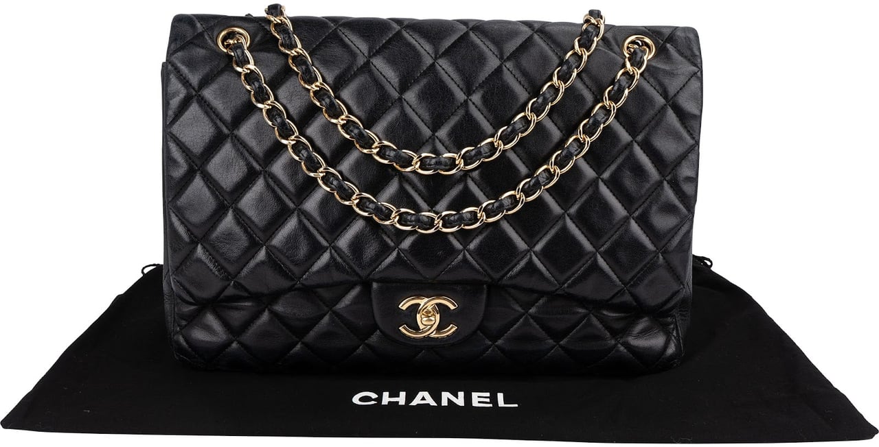 Chanel Quilted Lambskin Maxi Single Flap Crossbody Bag Zwart