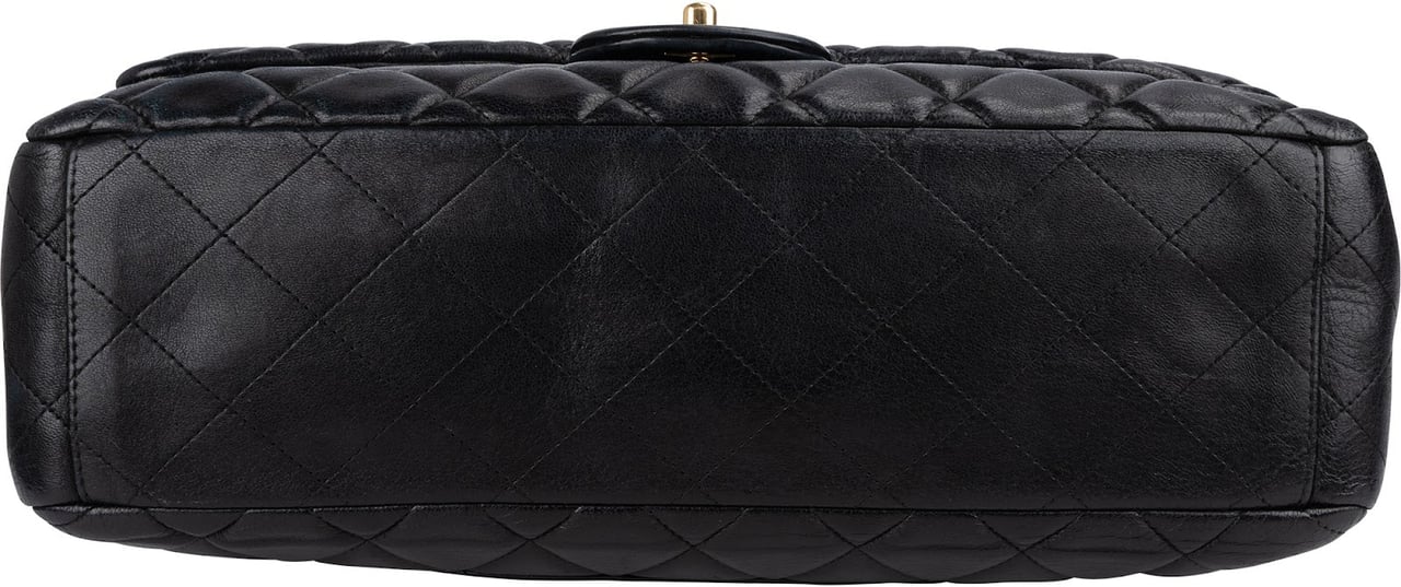 Chanel Quilted Lambskin Maxi Single Flap Crossbody Bag Zwart