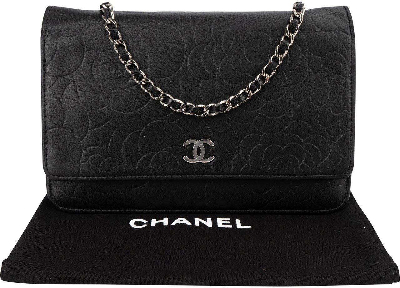 Chanel Camellia Embossed Wallet on Chain Crossbody Bag Zwart