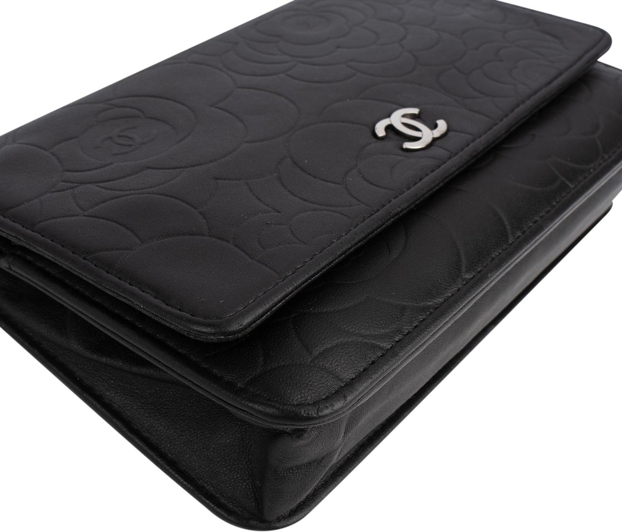 Chanel Camellia Embossed Wallet on Chain Crossbody Bag Zwart