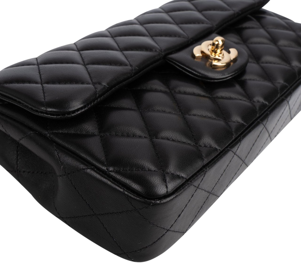 Chanel Chanel Quilted Lambskin East West Single Flap Shoulder Bag Zwart