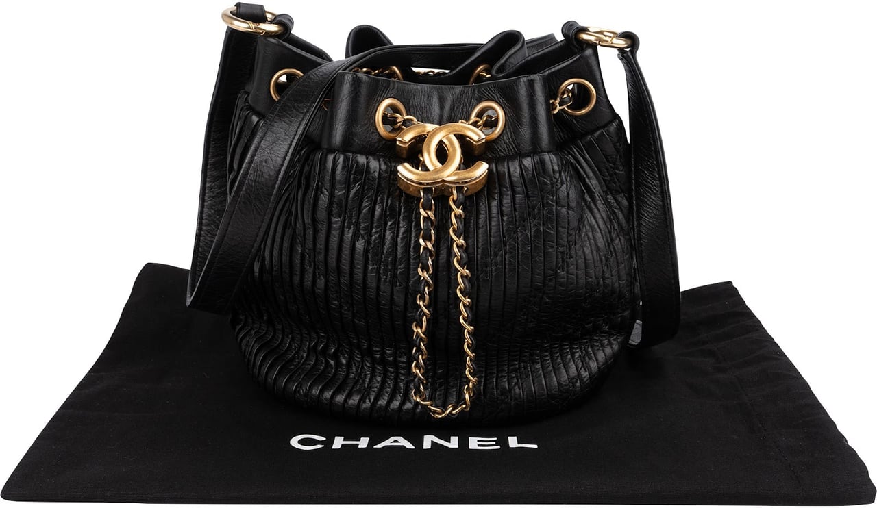 Chanel Pleated Calfskin Small Coco Pleats Drawstring Bucket Crossbody Bag Zwart