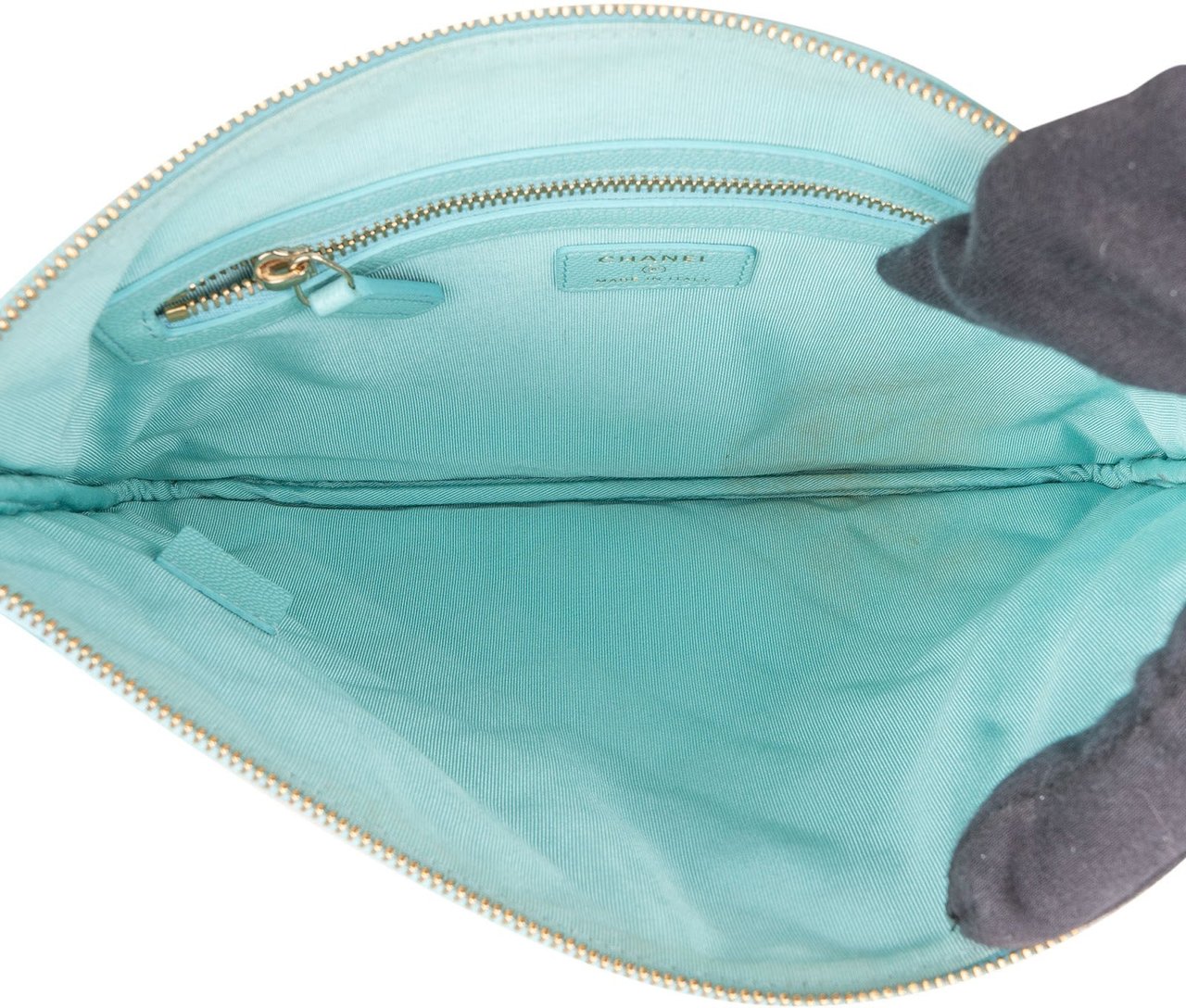 Chanel Chanel Quilted Caviar Leather CC Clutch Blauw