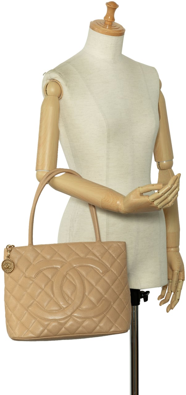 Chanel Caviar Medallion Tote Bruin