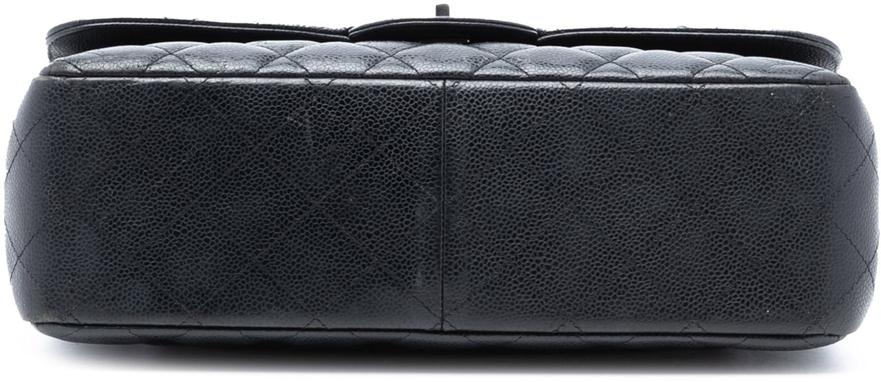 Chanel Jumbo Classic Caviar Double Flap Zwart