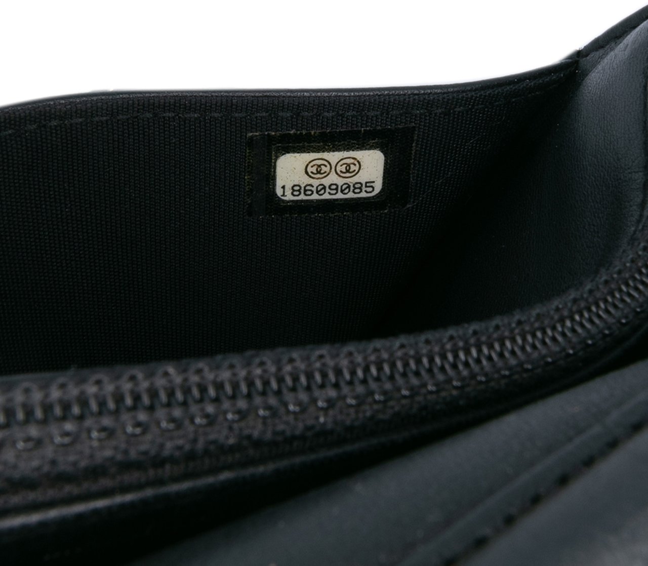 Chanel CC Embossed Lambskin Wallet on Chain Zwart