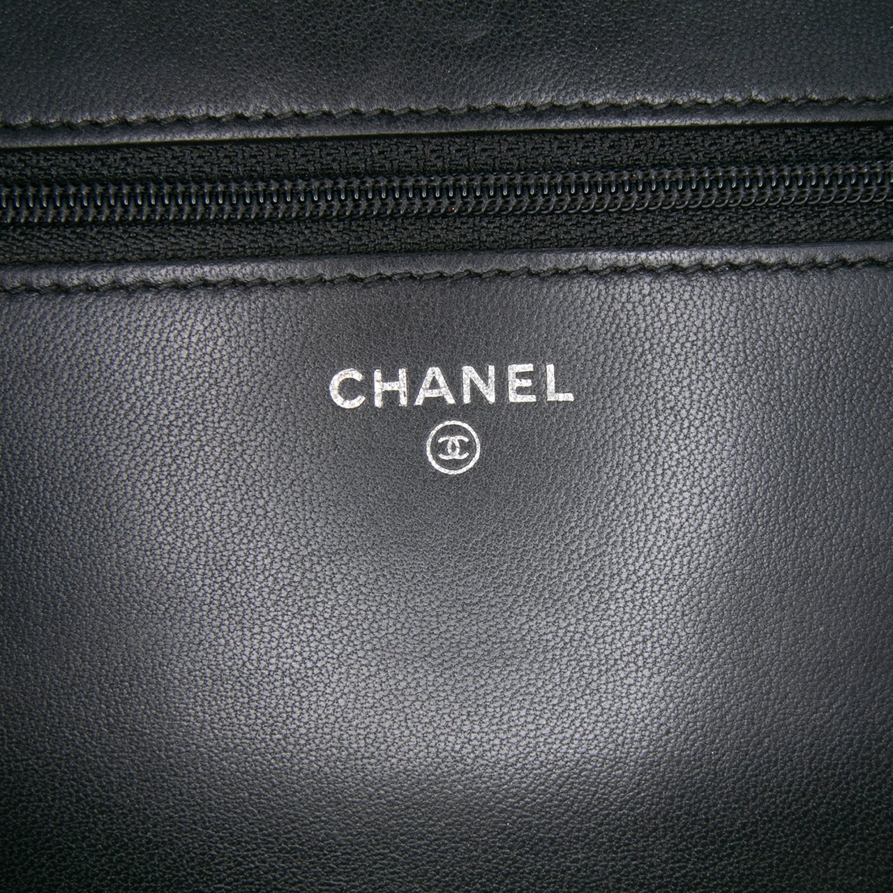 Chanel CC Embossed Lambskin Wallet on Chain Zwart
