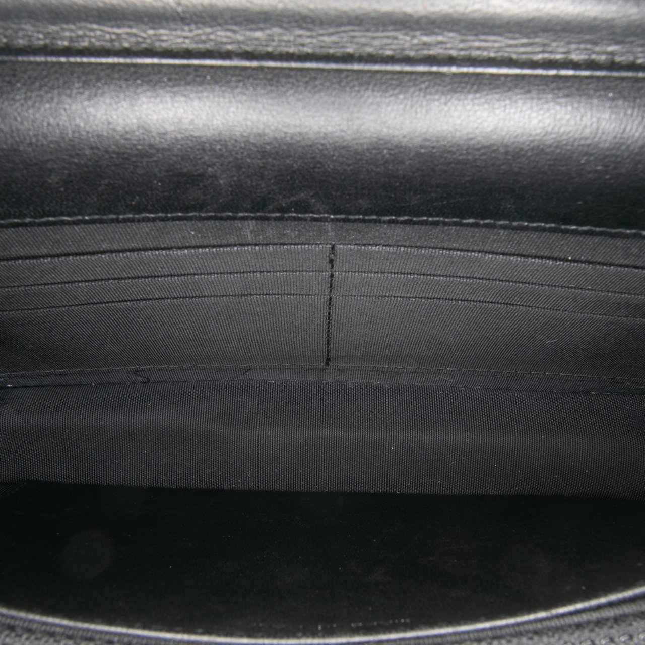 Chanel CC Embossed Lambskin Wallet on Chain Zwart