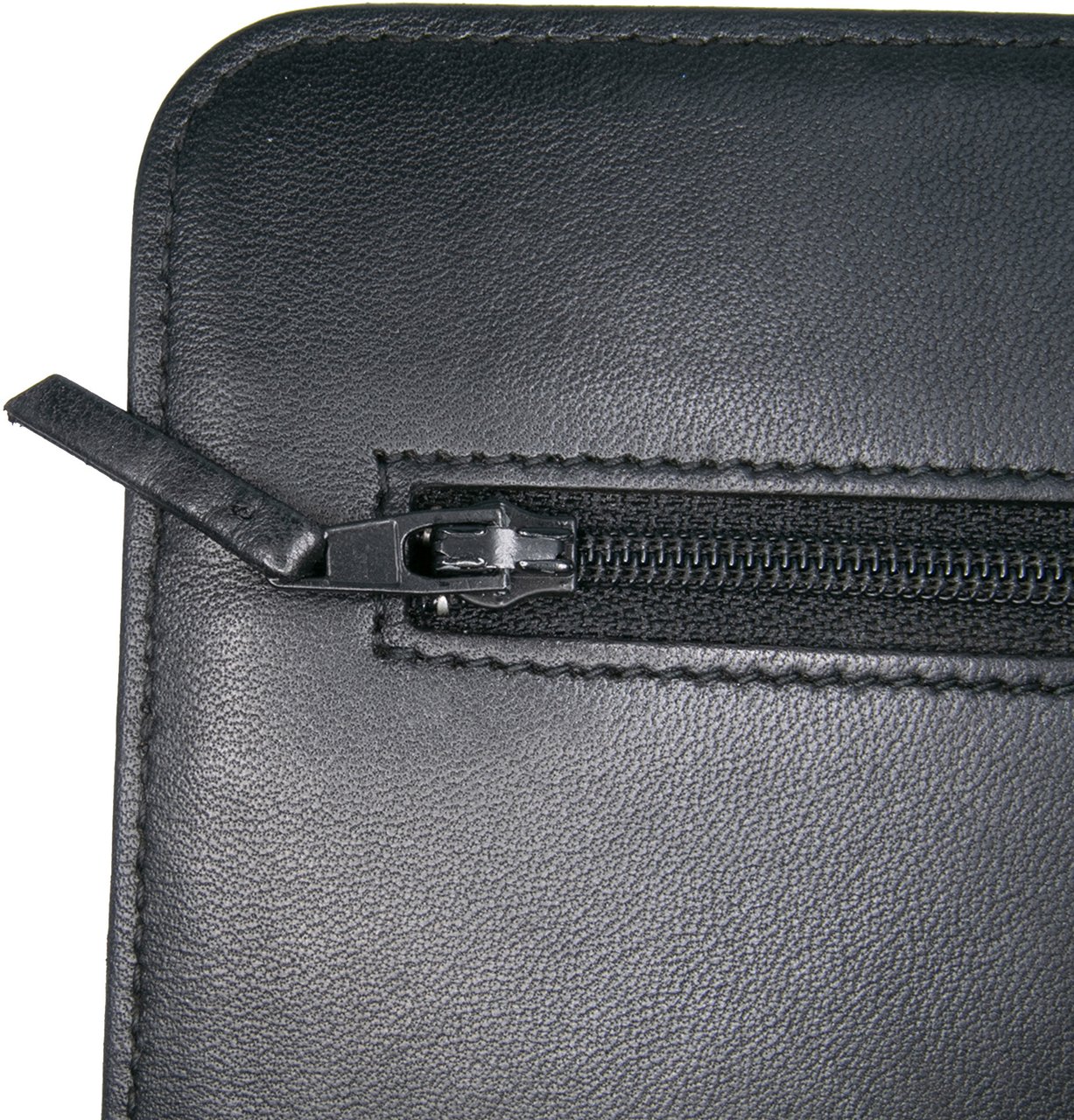 Chanel CC Embossed Lambskin Wallet on Chain Zwart