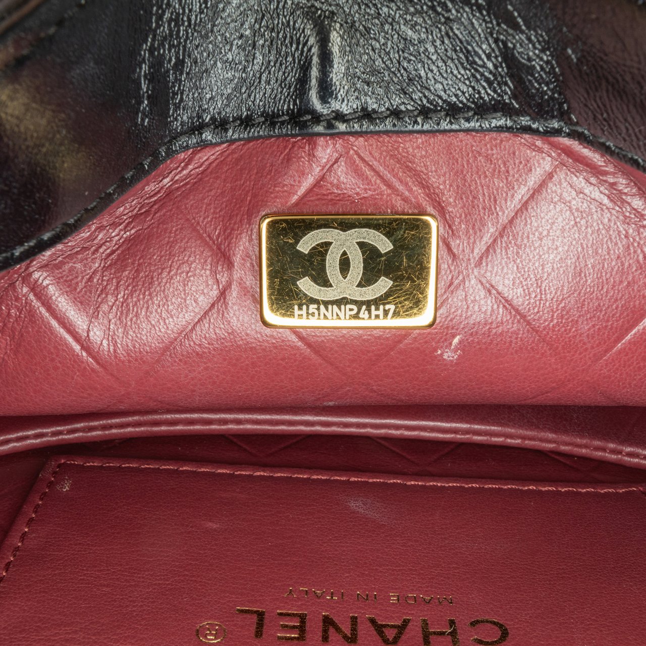 Chanel CC Quilted Calfskin Round Moon Messenger Flap Zwart