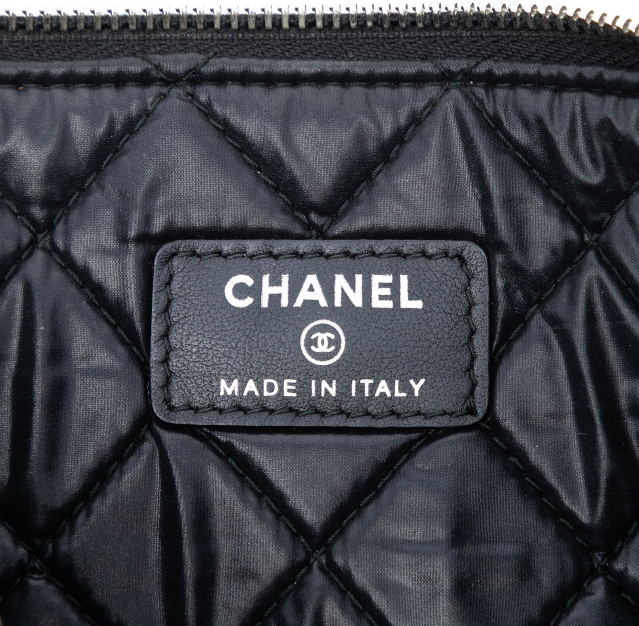 Chanel Medium Caviar Deauville Studded O Case Clutch Zwart