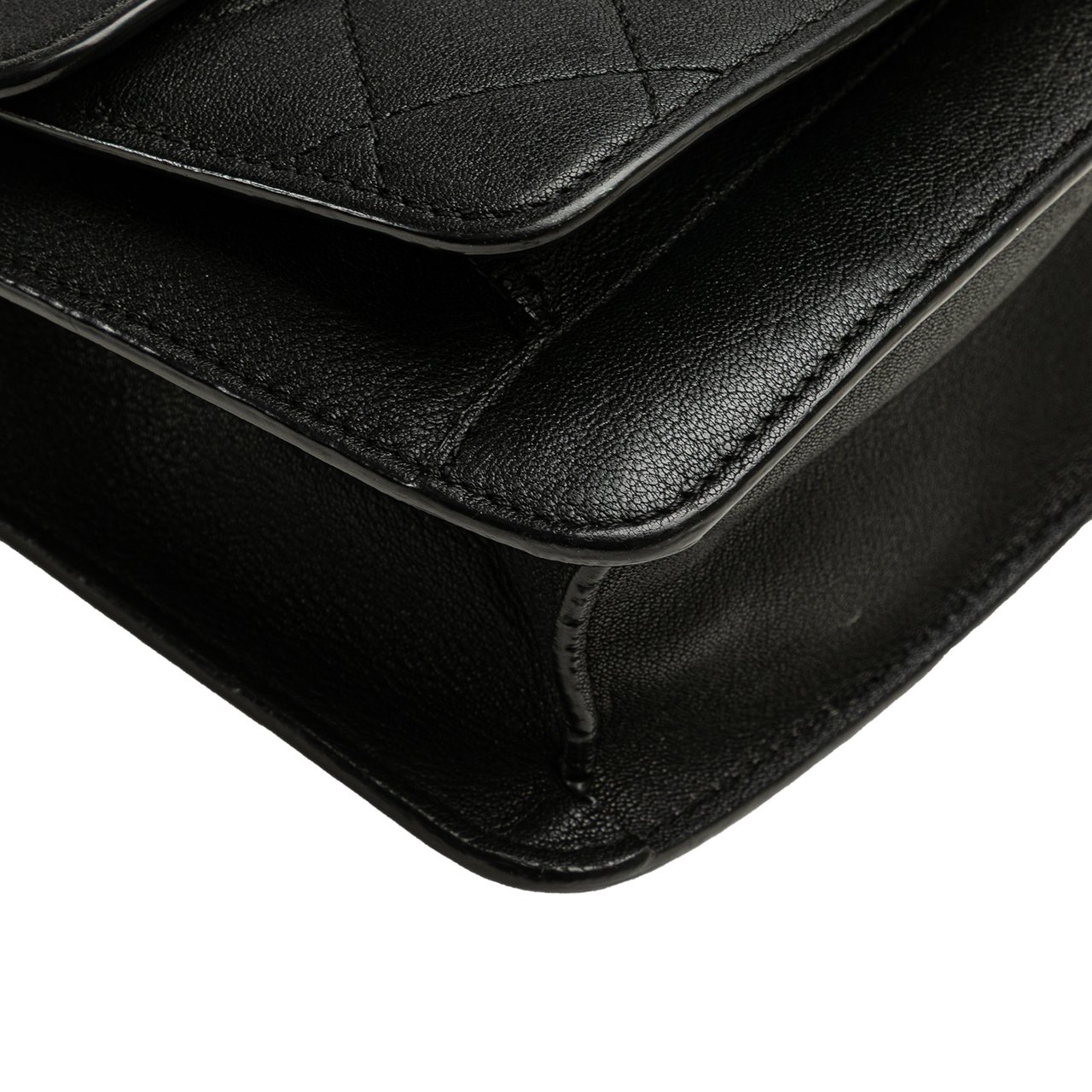 Chanel Small Quilted Goatskin CC Box Flap Zwart