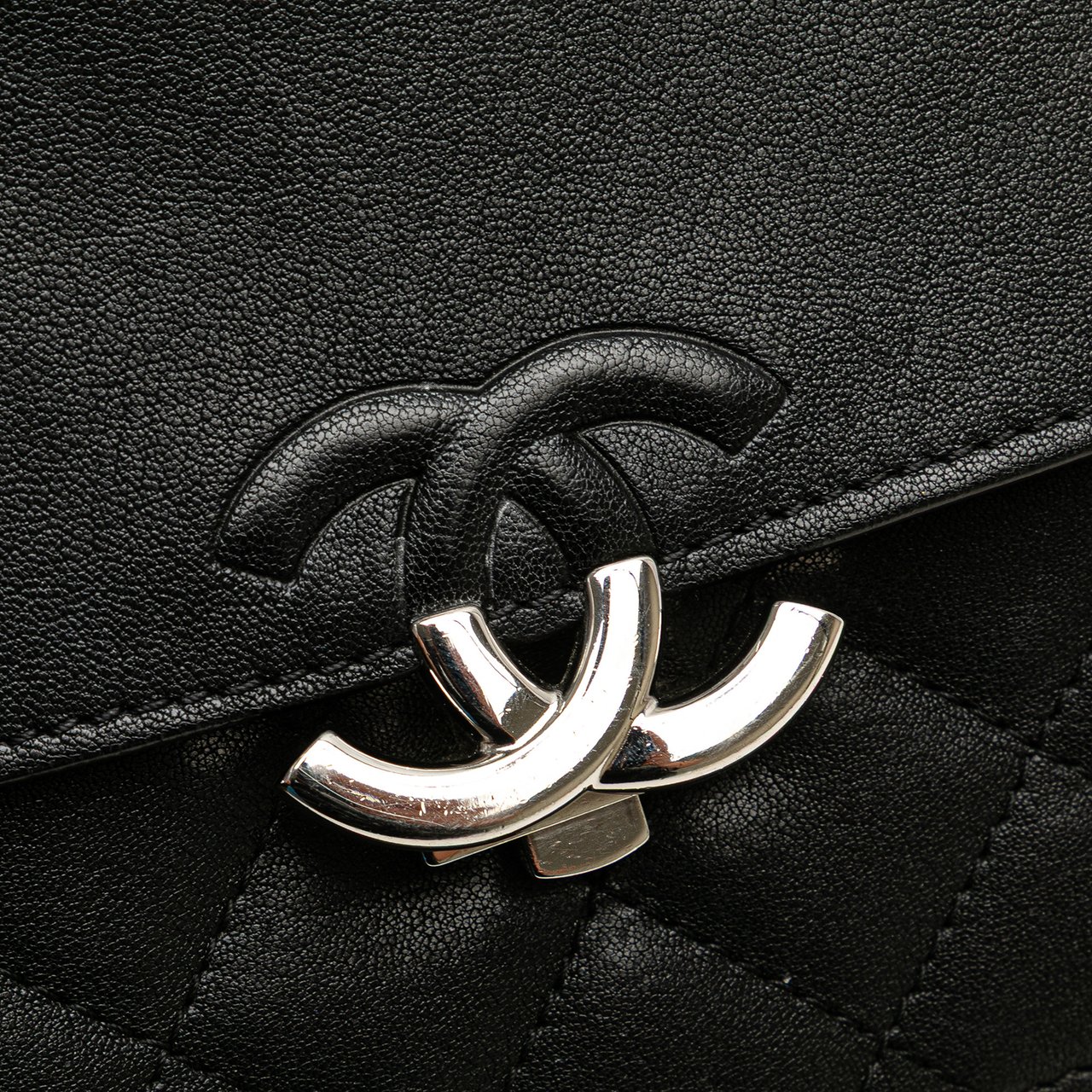 Chanel Small Quilted Goatskin CC Box Flap Zwart