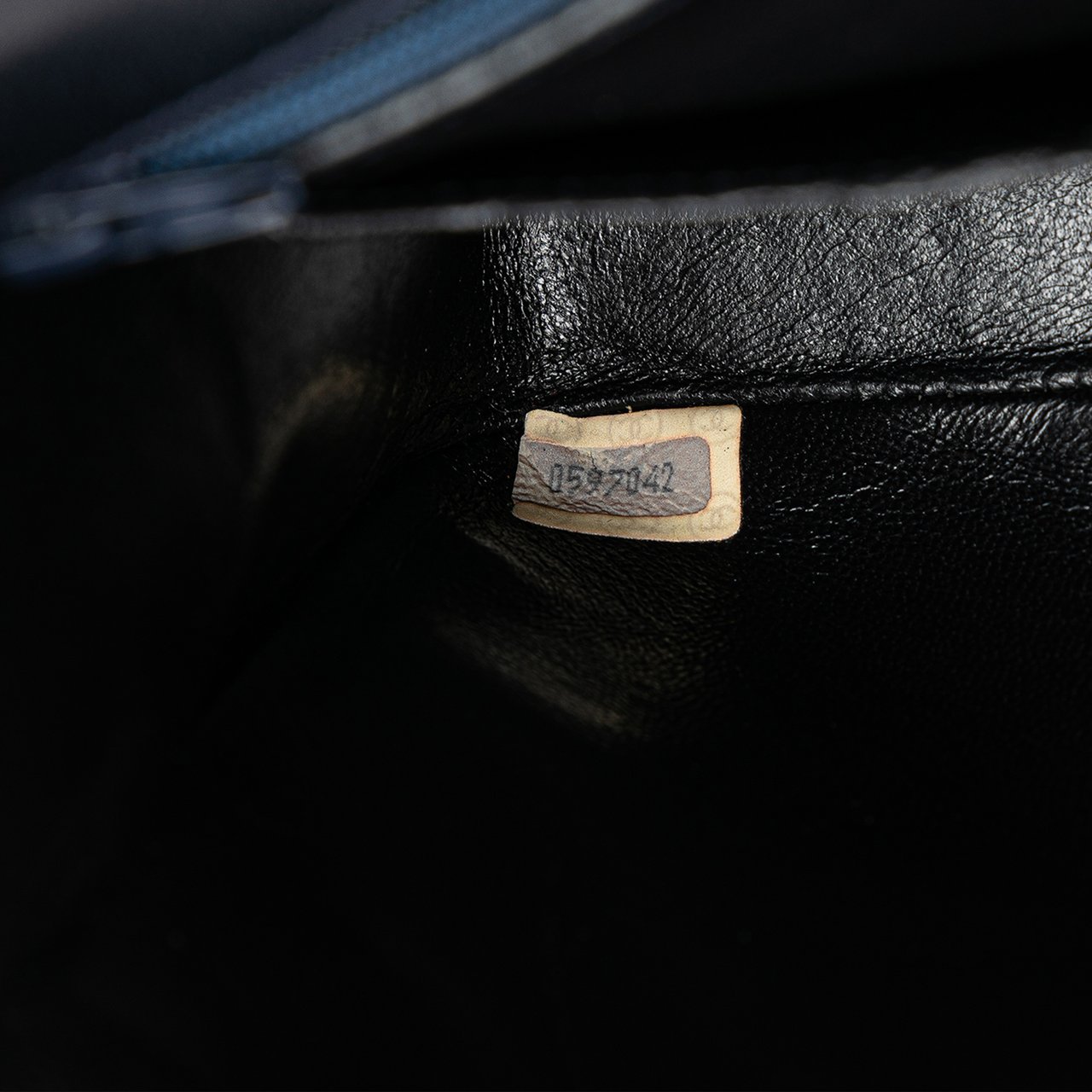 Chanel CC Quilted Lambskin Round Flap Blauw