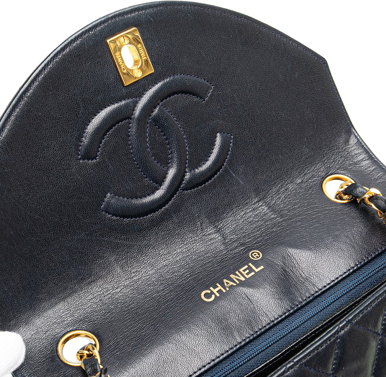Chanel CC Quilted Lambskin Round Flap Blauw