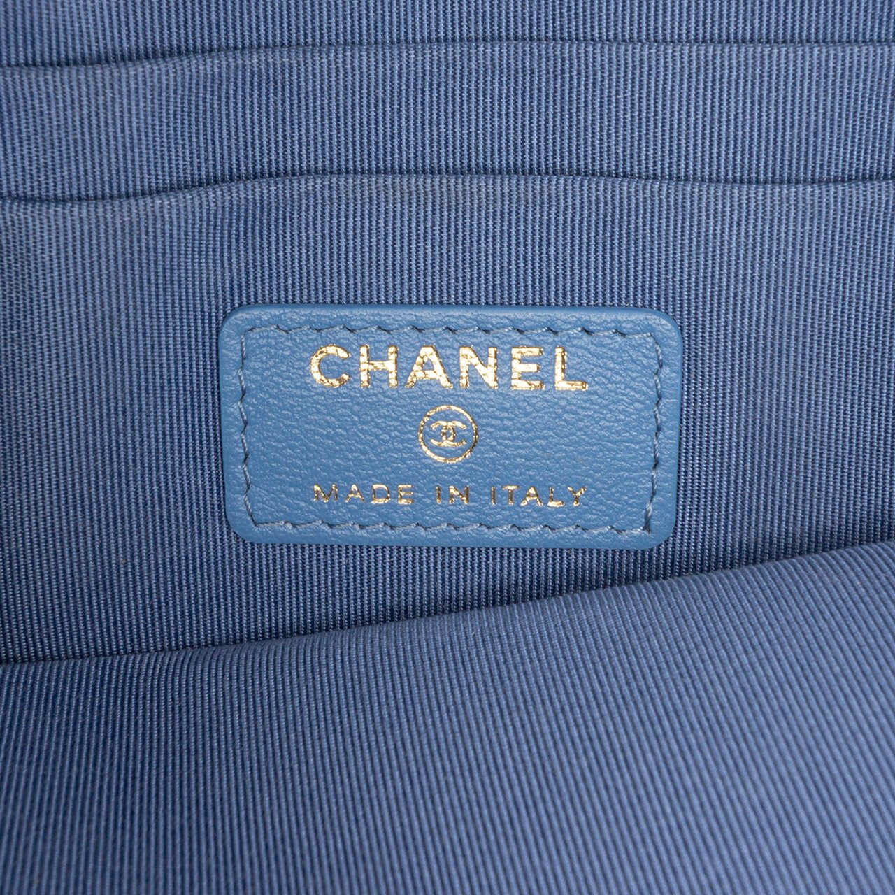 Chanel CC Quilted Lambskin Ribbon Clutch Blauw