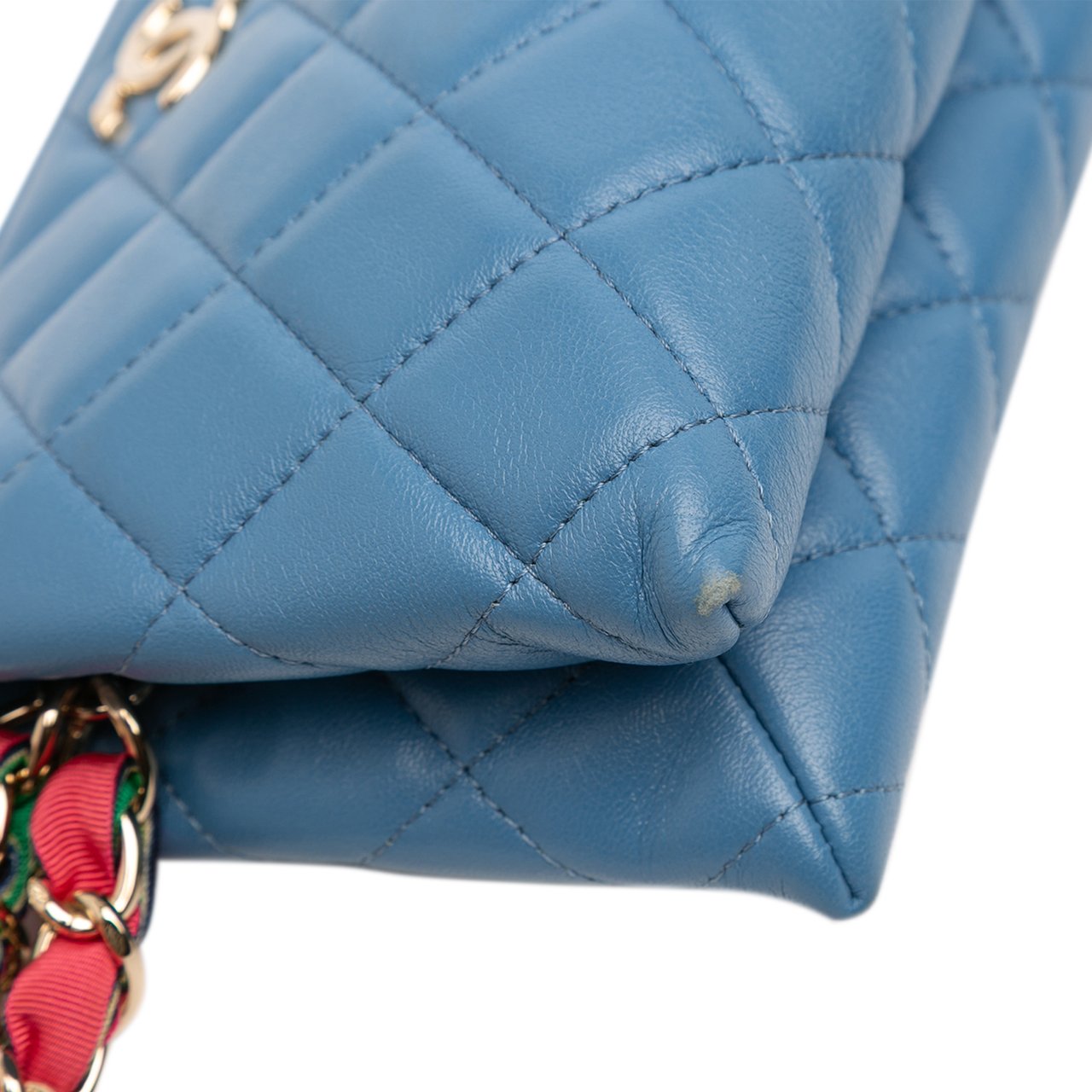Chanel CC Quilted Lambskin Ribbon Clutch Blauw