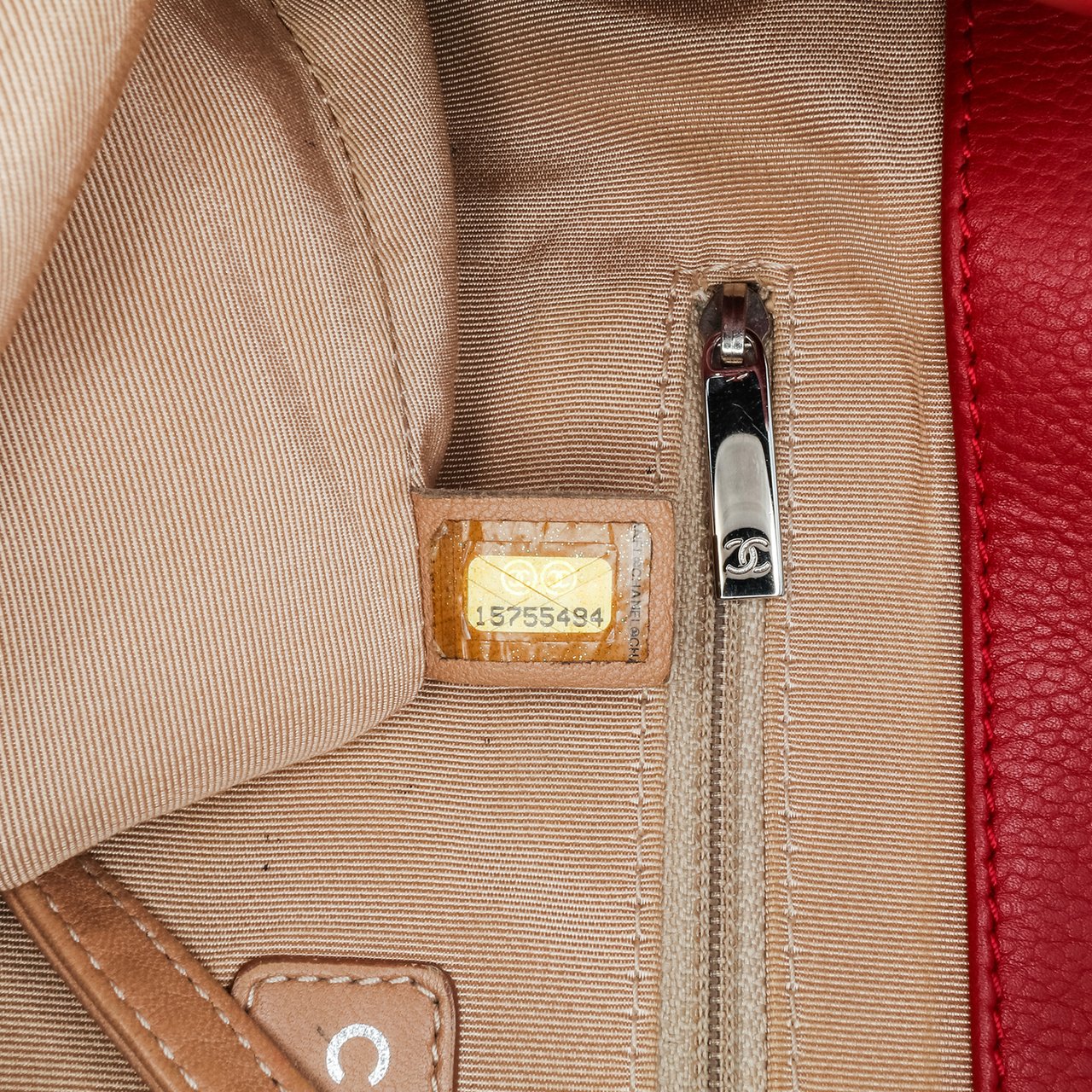 Chanel Quilted Caviar Expandable Zip Tote Rood